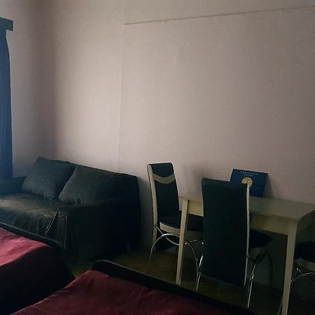 Homestay Nika Tbilisi Ngoại thất bức ảnh